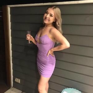 Meet your Posher, Ella